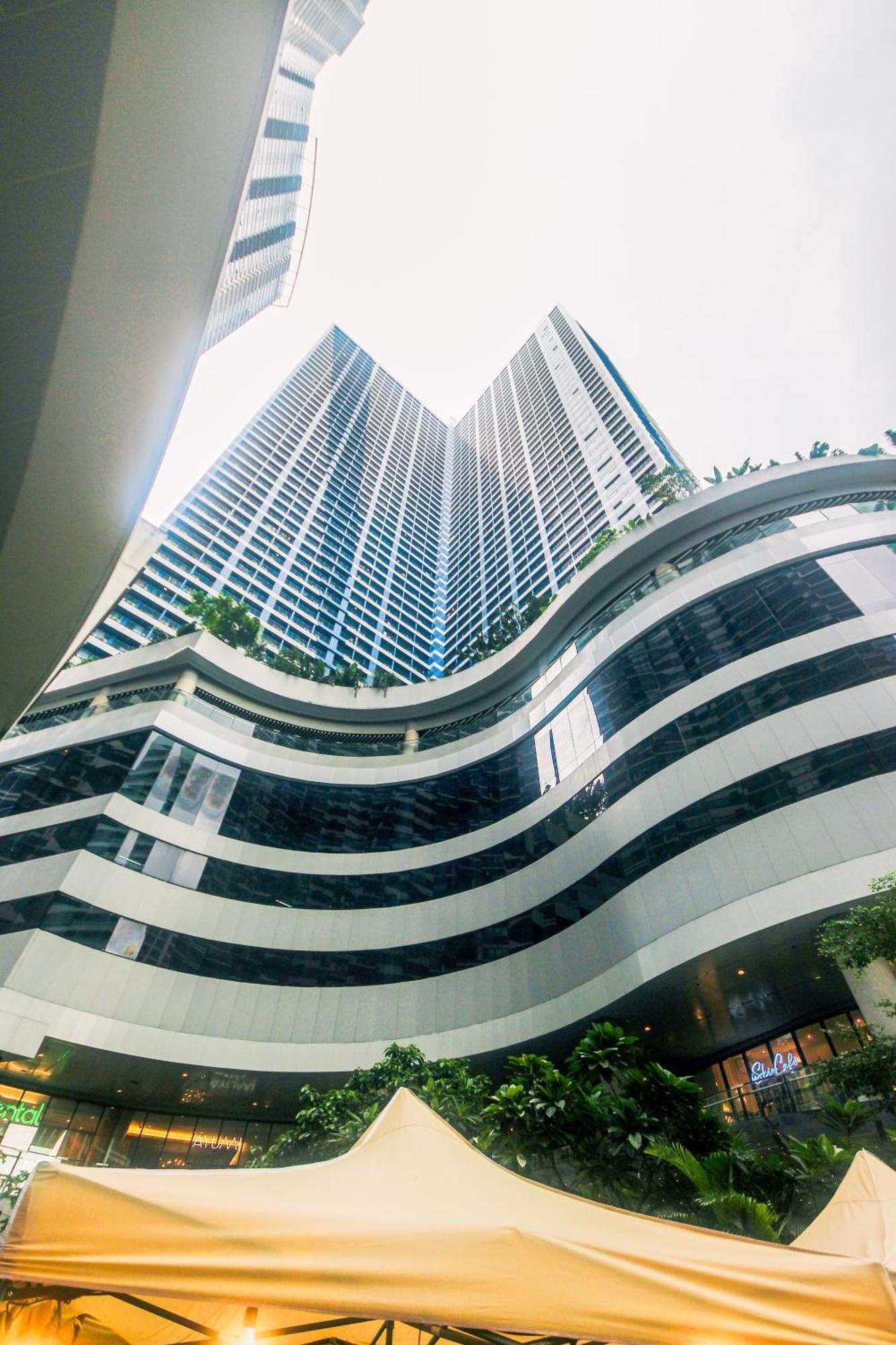 Apartment Cozy Crash Pad C Laughter Makati 2272 Swim Gym Park Internet 300 *