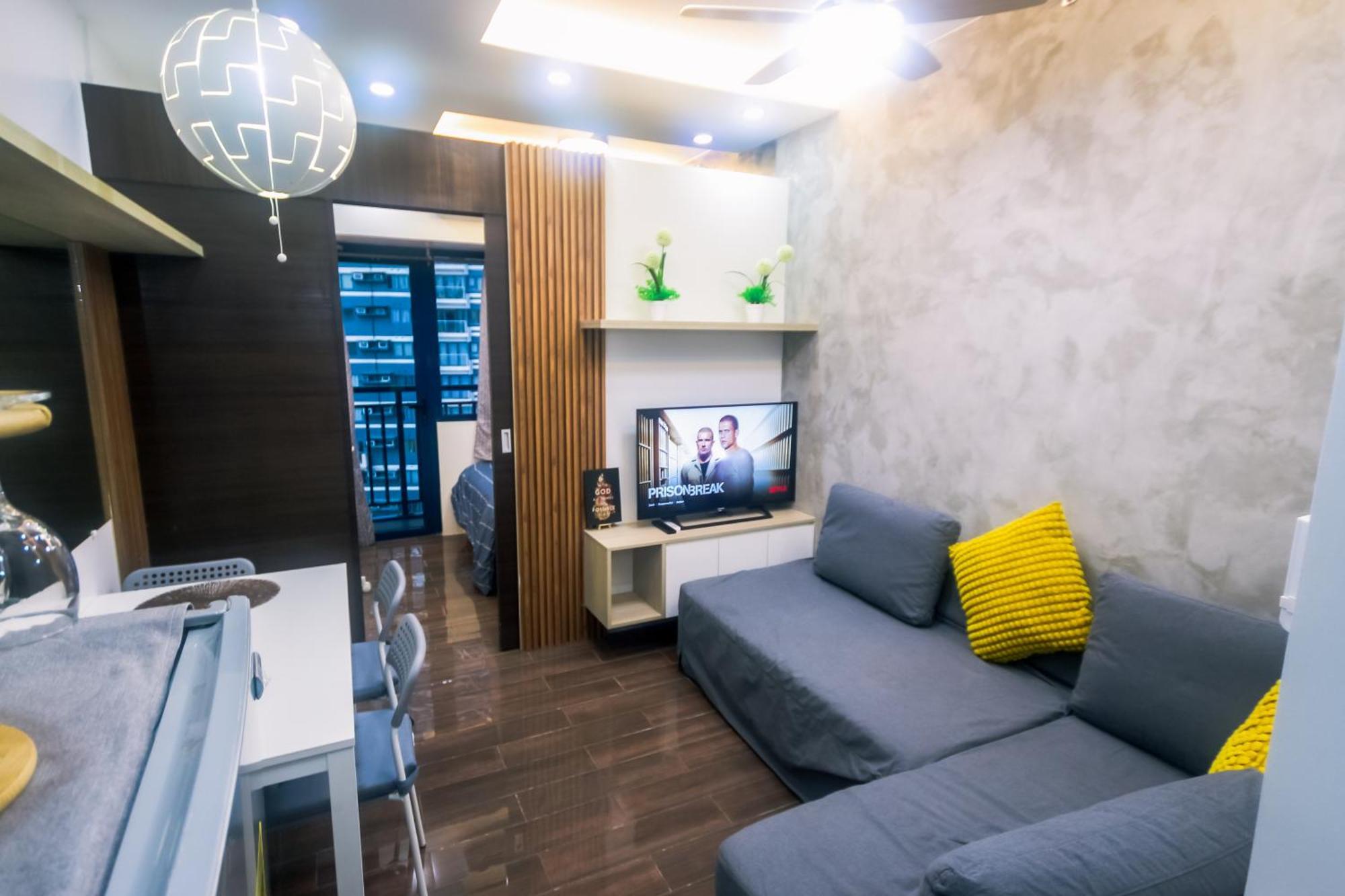 Cozy Crash Pad C Laughter Makati 2272 Swim Gym Park Internet 300 Apartment