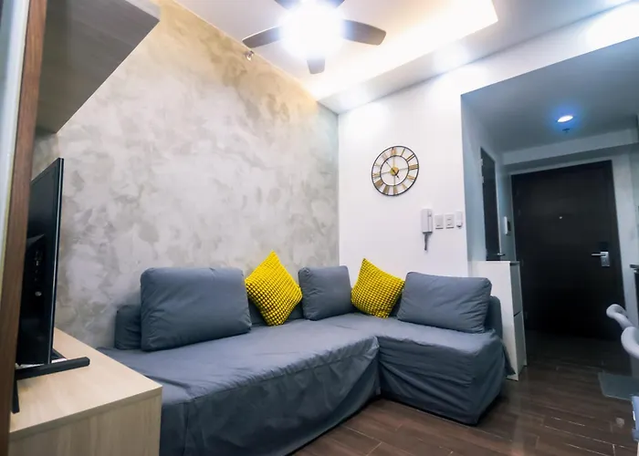 Cozy Crash Pad C Laughter Makati 2272 Swim Gym Park Internet 300