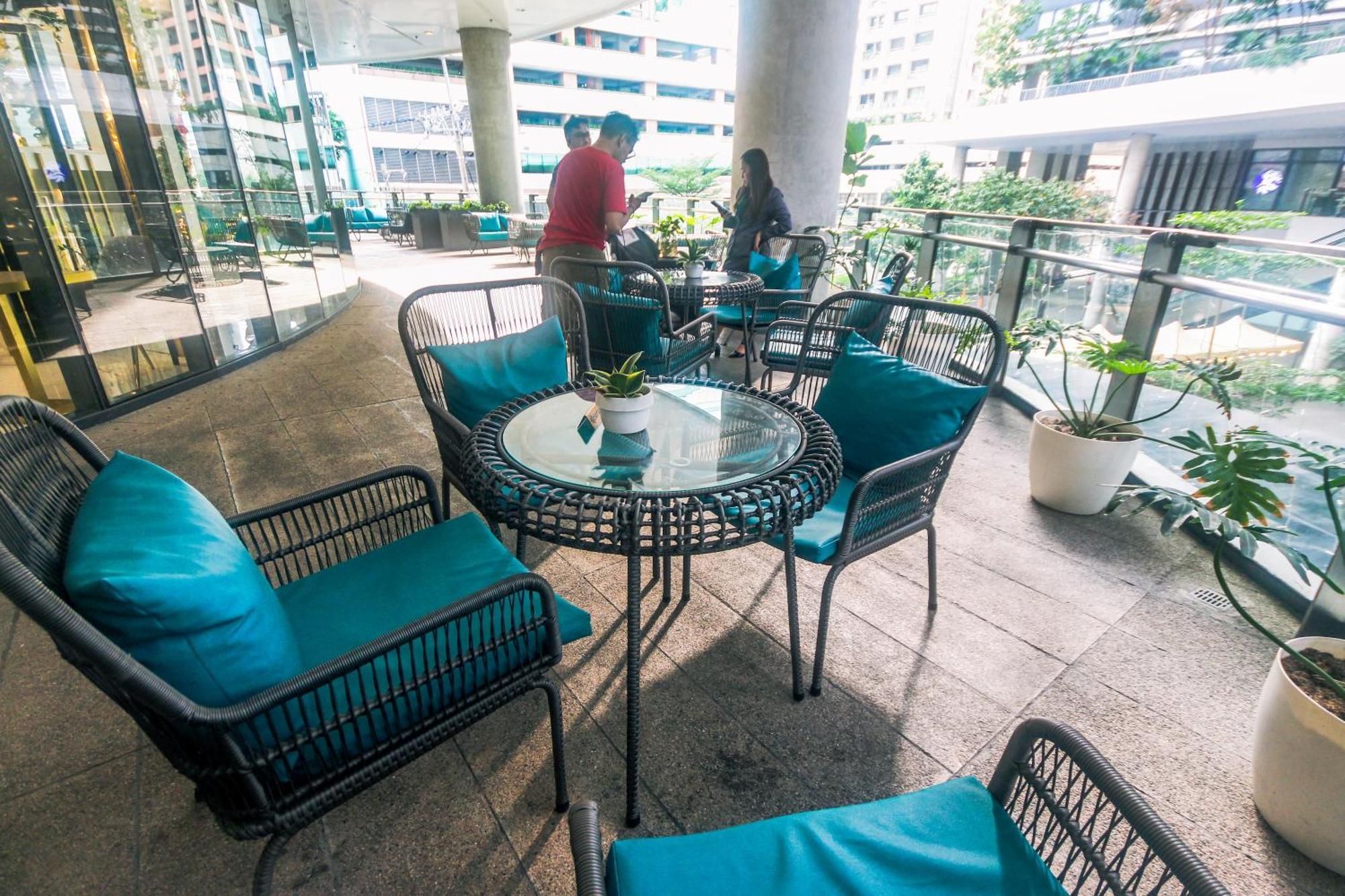 Cozy Crash Pad C Laughter Makati 2272 Swim Gym Park Internet 300 Manila