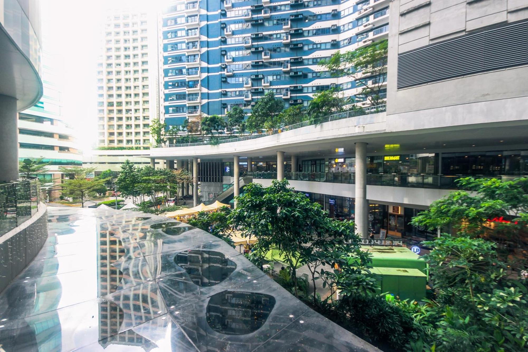 Apartment Cozy Crash Pad C Laughter Makati 2272 Swim Gym Park Internet 300 *