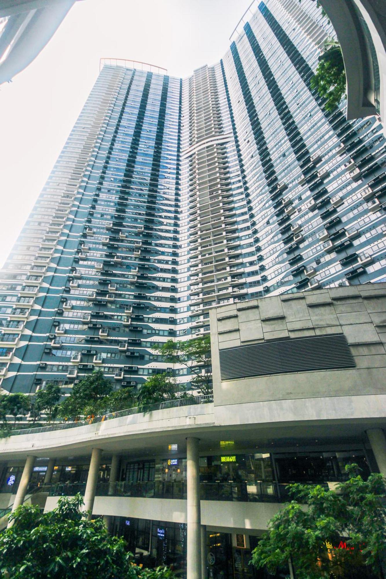 Cozy Crash Pad C Laughter Makati 2272 Swim Gym Park Internet 300 Apartment Manila