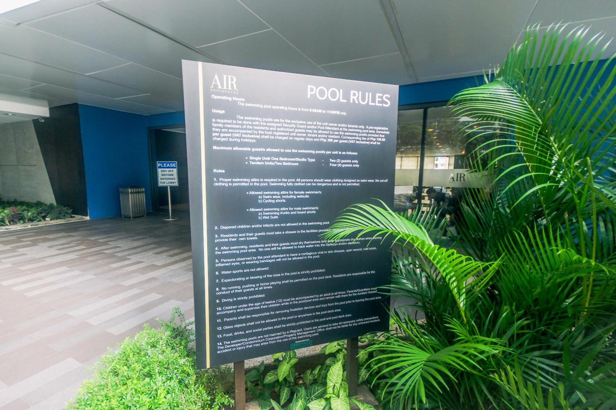 Cozy Crash Pad C Laughter Makati 2272 Swim Gym Park Internet 300 Apartment