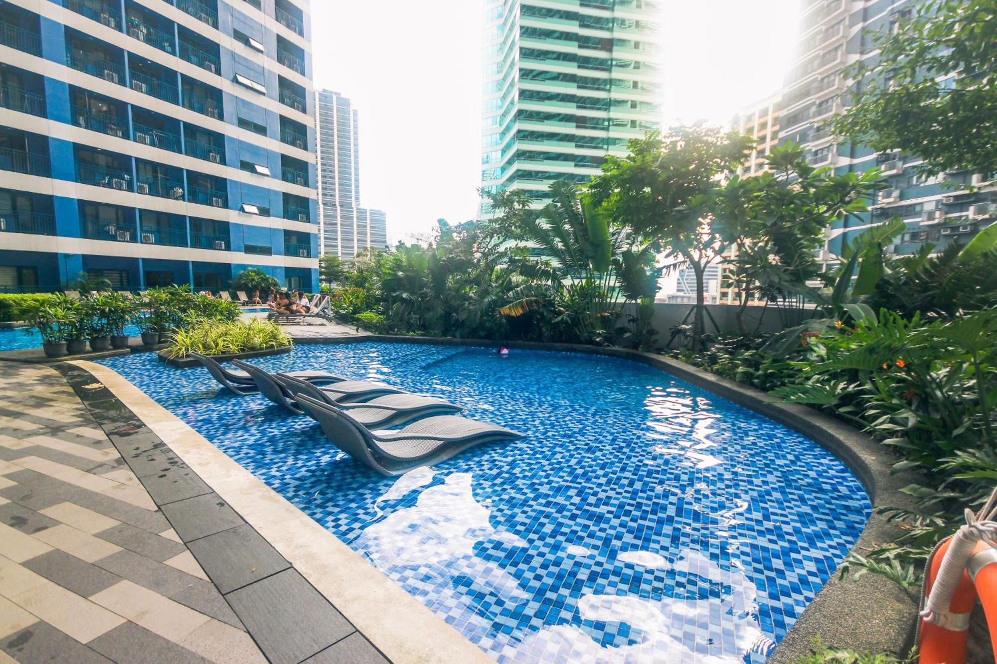 Apartment Cozy Crash Pad C Laughter Makati 2272 Swim Gym Park Internet 300 *