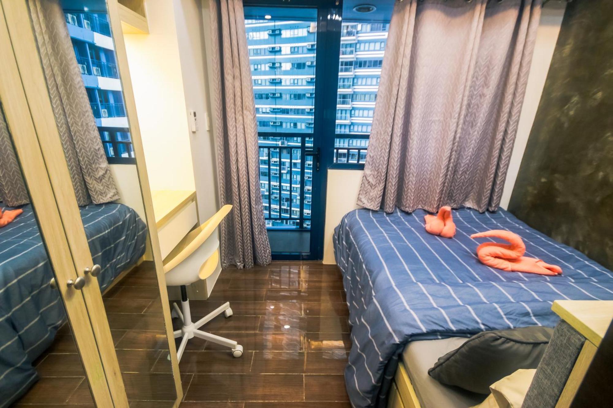 Cozy Crash Pad C Laughter Makati 2272 Swim Gym Park Internet 300