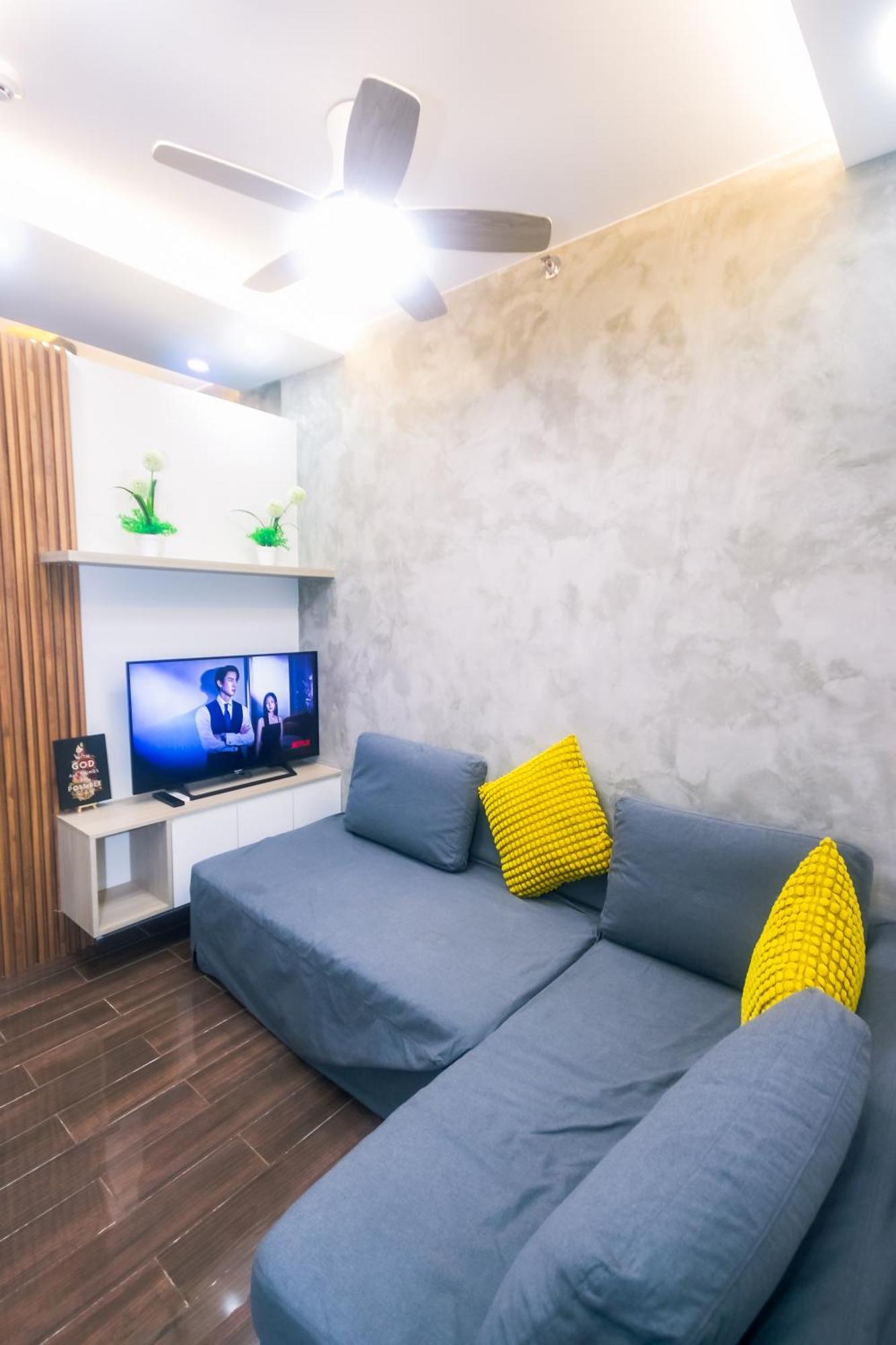 Cozy Crash Pad C Laughter Makati 2272 Swim Gym Park Internet 300