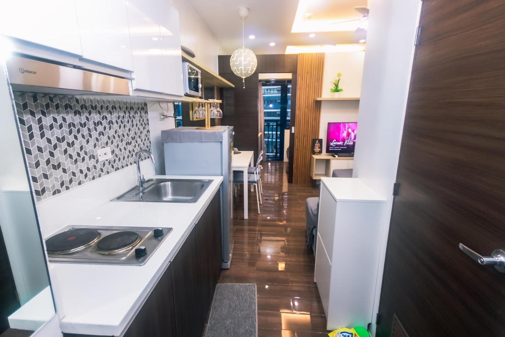 Apartment Cozy Crash Pad C Laughter Makati 2272 Swim Gym Park Internet 300 Manila