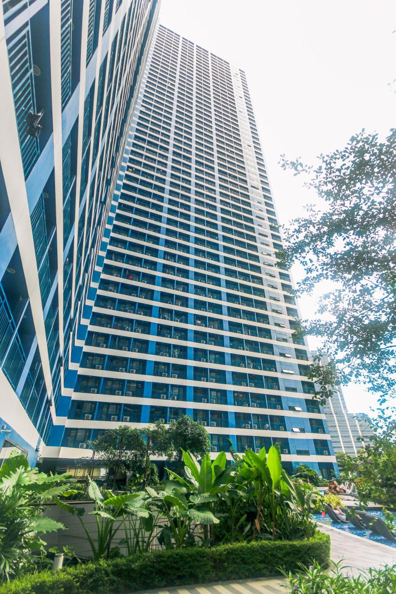 Cozy Crash Pad C Laughter Makati 2272 Swim Gym Park Internet 300 Apartment *
